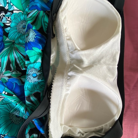 🌼🌼🌼Swim Top Women’s 18W...Vibrant Print!! - Picture 4 of 6